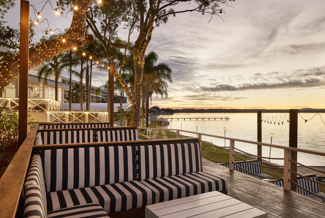 The Beachcomber Hotel & Resort, Ascend Hotel Collection Toukley Kültér fotó The Deck at the Bayview Hotel