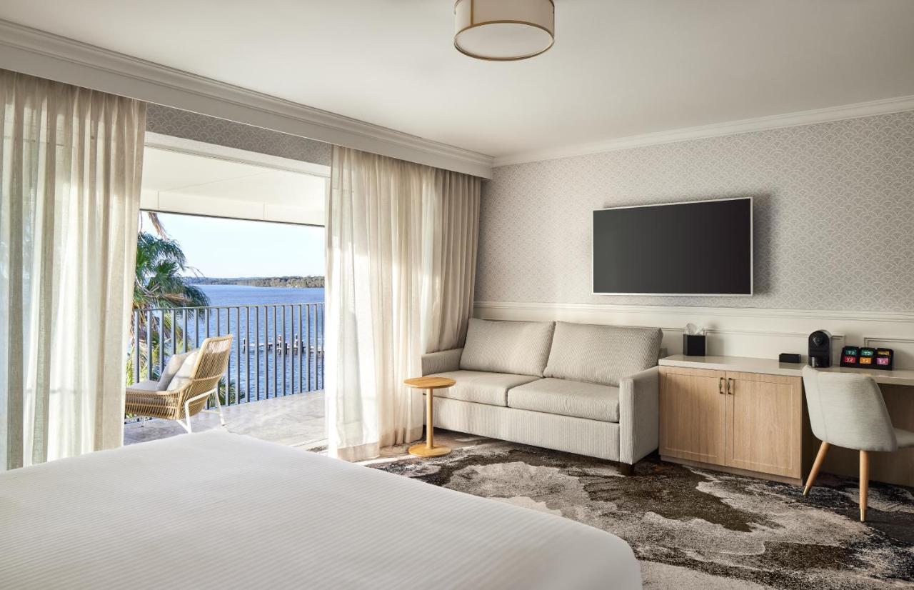 The Beachcomber Hotel & Resort, Ascend Hotel Collection Toukley Kültér fotó A guest room at the Hilton San Diego Bayfront