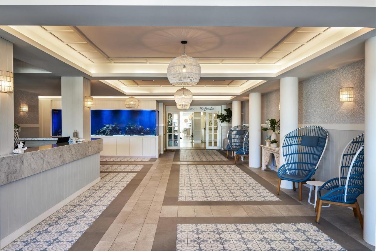The Beachcomber Hotel & Resort, Ascend Hotel Collection Toukley Kültér fotó The lobby of the Ocean Club