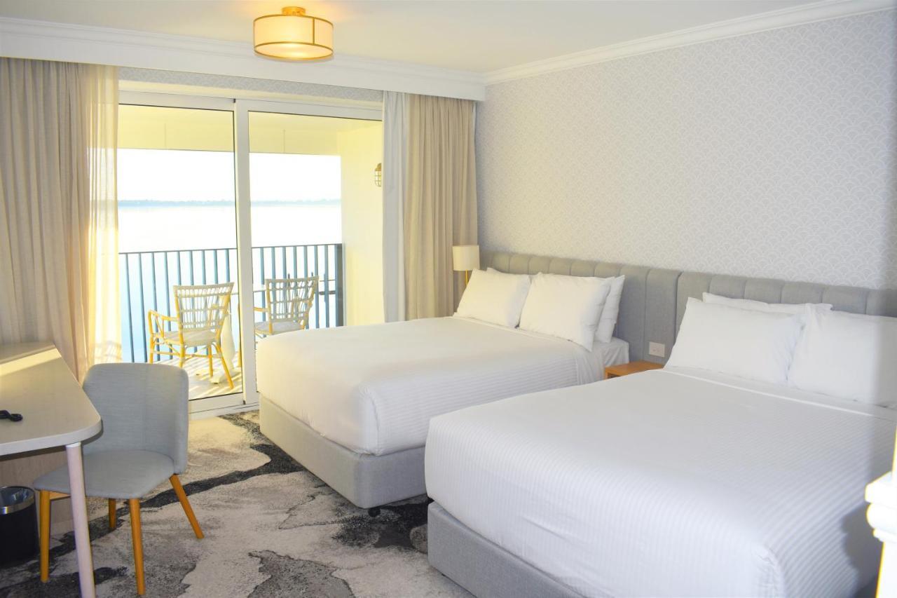 The Beachcomber Hotel & Resort, Ascend Hotel Collection Toukley Kültér fotó A room at the Hilton San Diego Bayfront