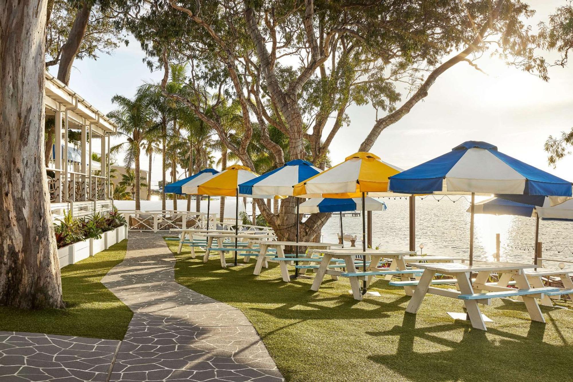 The Beachcomber Hotel & Resort, Ascend Hotel Collection Toukley Kültér fotó The Deck