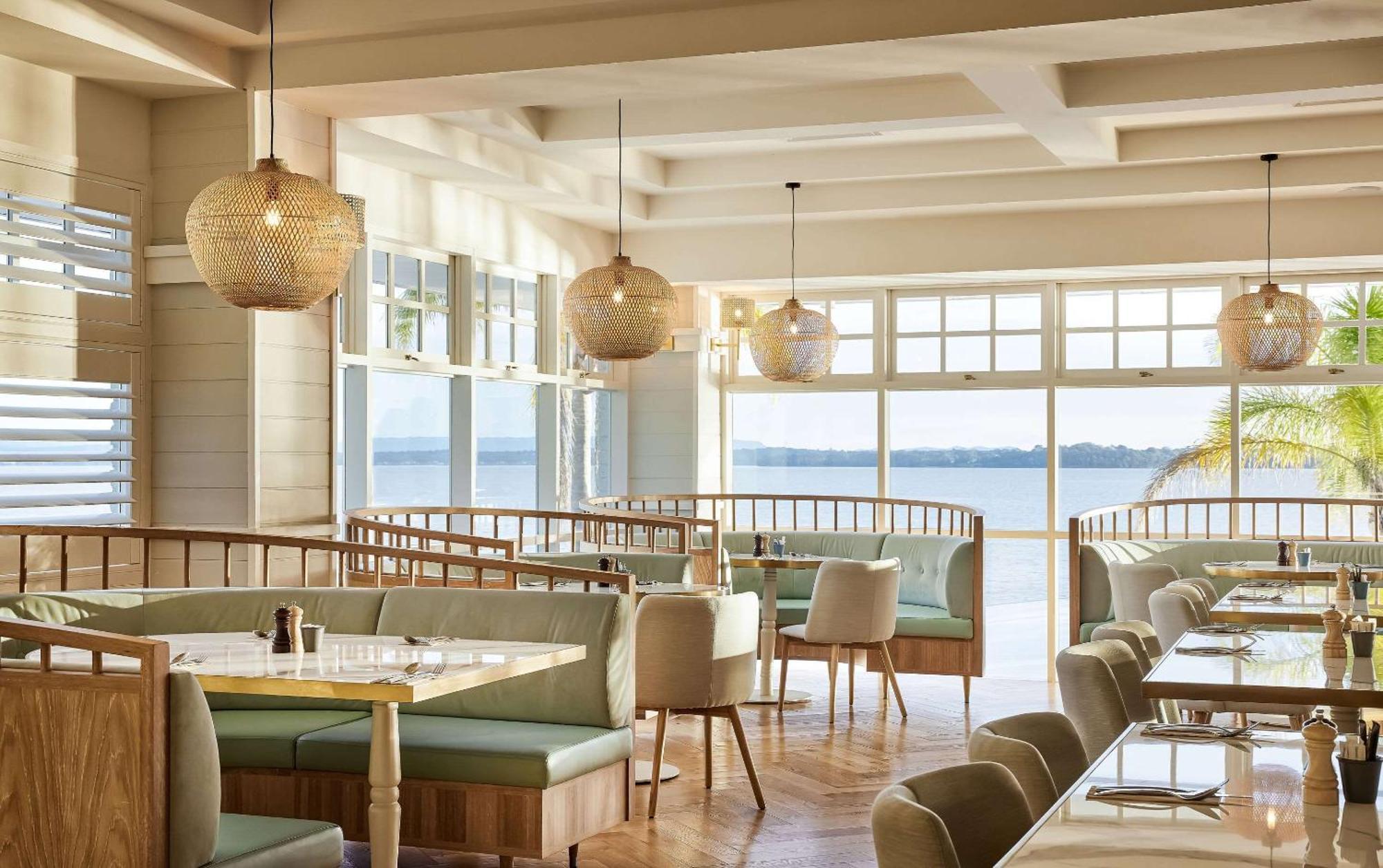 The Beachcomber Hotel & Resort, Ascend Hotel Collection Toukley Kültér fotó The restaurant at the hotel