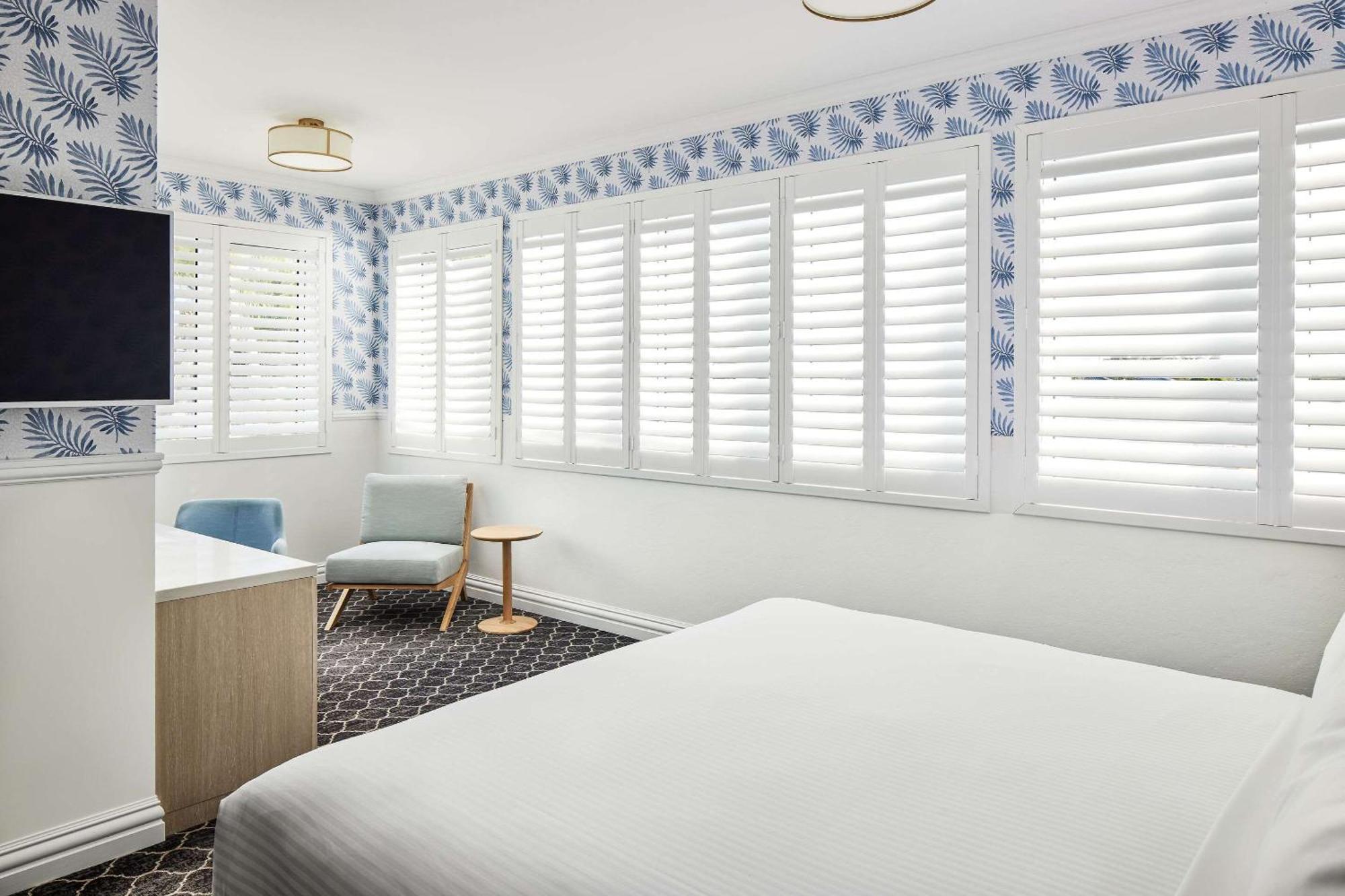 The Beachcomber Hotel & Resort, Ascend Hotel Collection Toukley Kültér fotó A bedroom with shutters