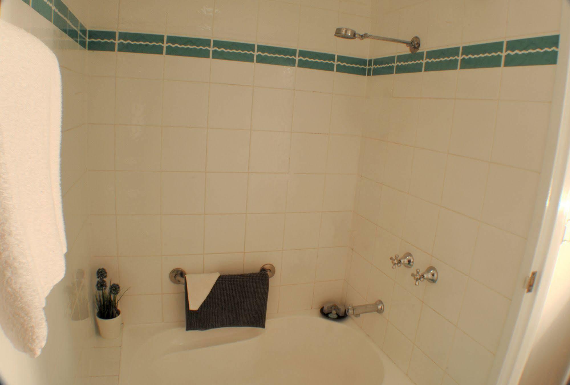 The Beachcomber Hotel & Resort, Ascend Hotel Collection Toukley Kültér fotó A shower with a shower head and a body spray