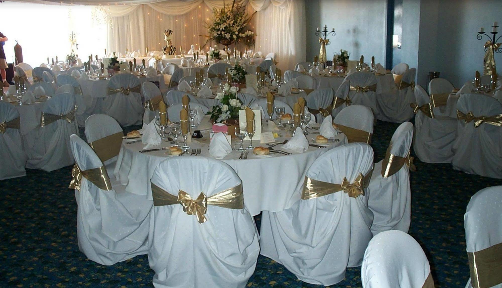 The Beachcomber Hotel & Resort, Ascend Hotel Collection Toukley Kültér fotó A wedding reception