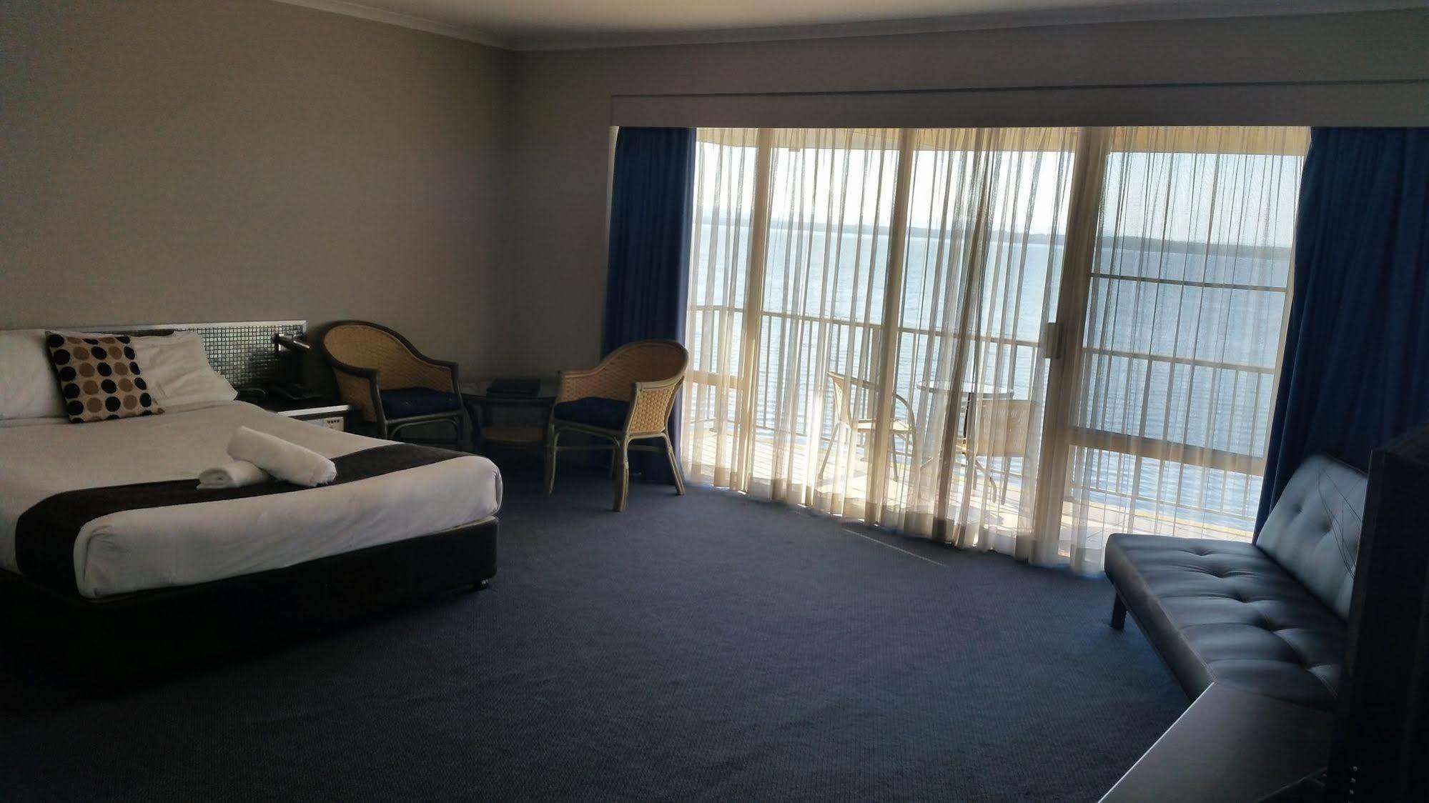 The Beachcomber Hotel & Resort, Ascend Hotel Collection Toukley Kültér fotó A room at the hotel