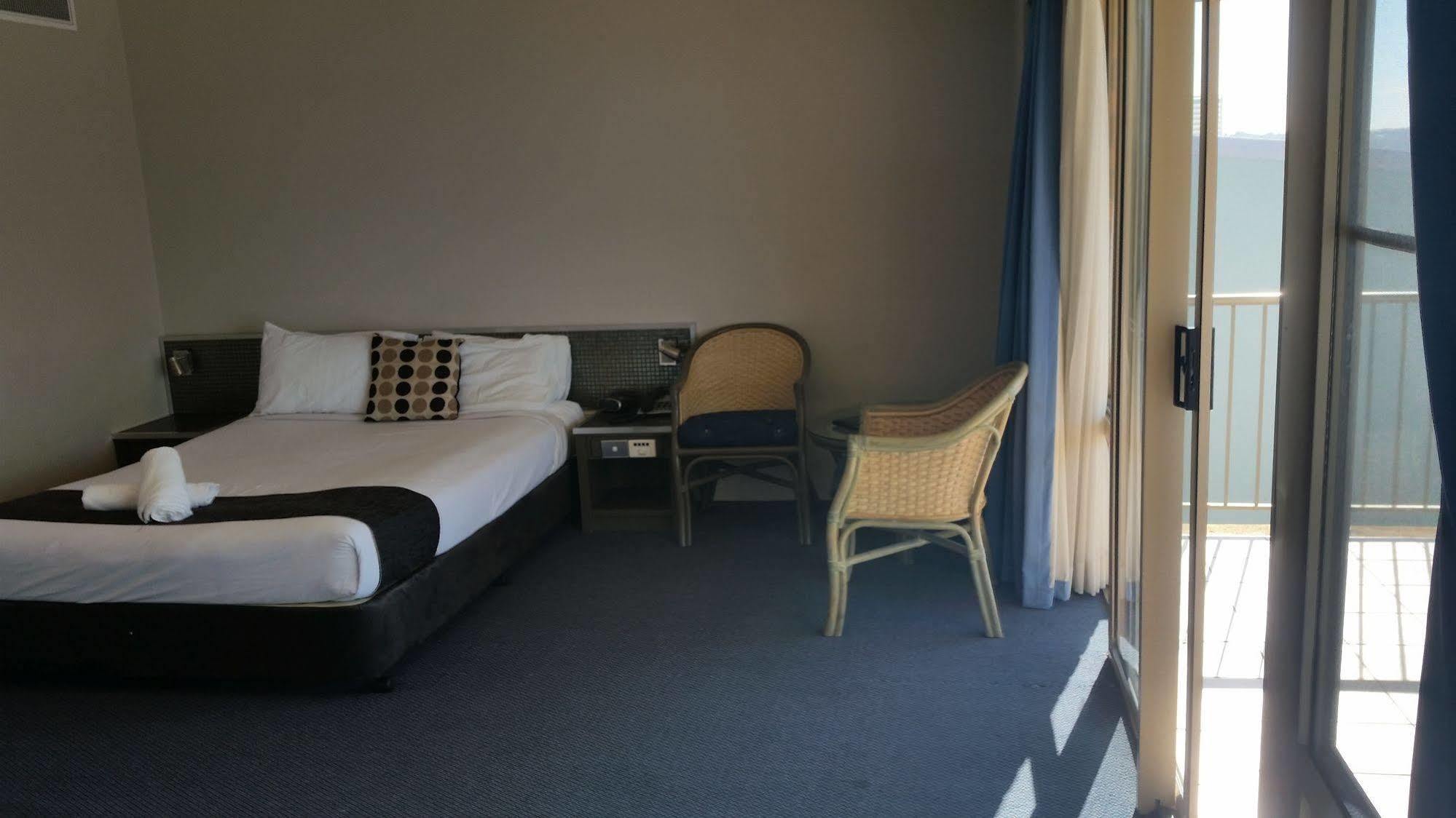 The Beachcomber Hotel & Resort, Ascend Hotel Collection Toukley Kültér fotó A room at the hotel